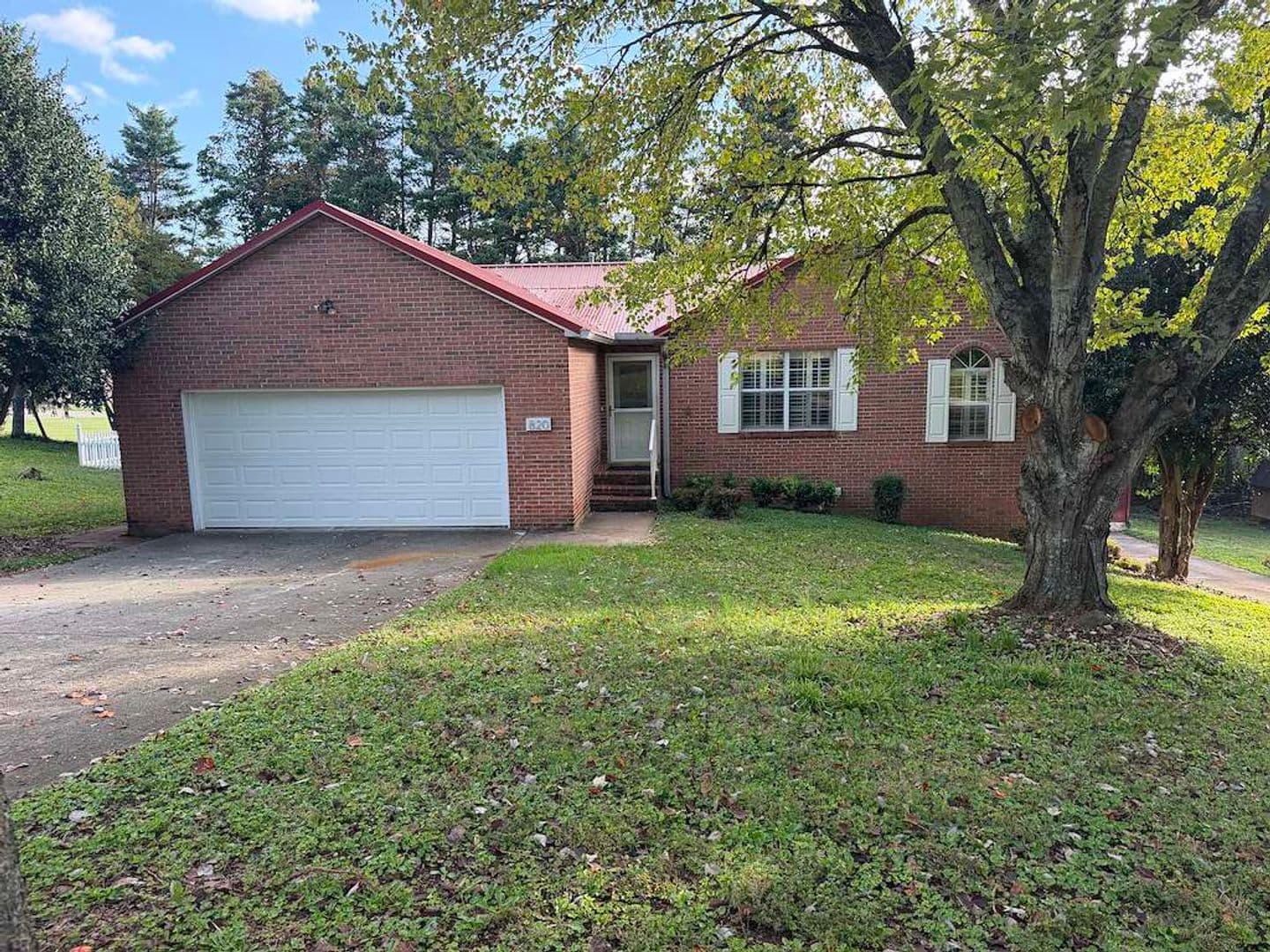 Knoxville House: 820 Sailview Road