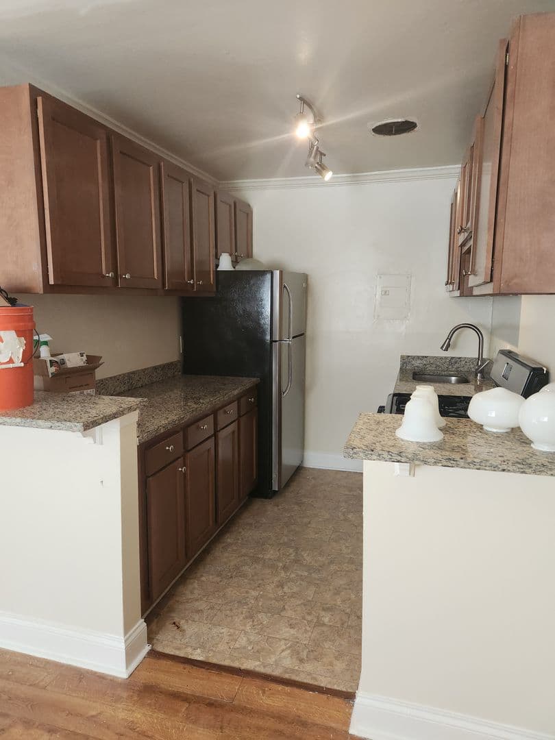 Suitland Apartment: 3220 Swann Rd