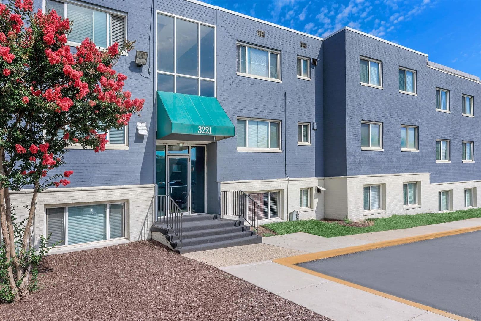 Suitland Apartment: 3215 Swann Rd