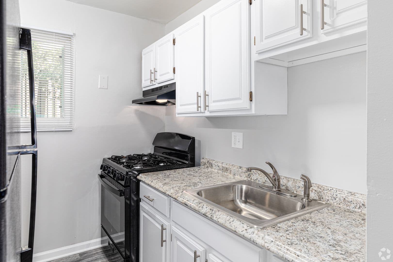 Suitland Apartment: 3215 Swann Rd