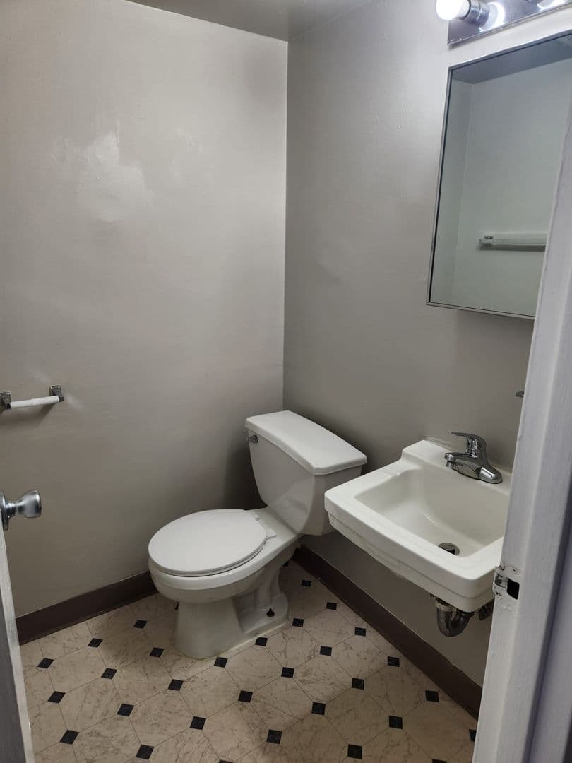 Capitol Heights Apartment: 6936 Walker Mill Rd.