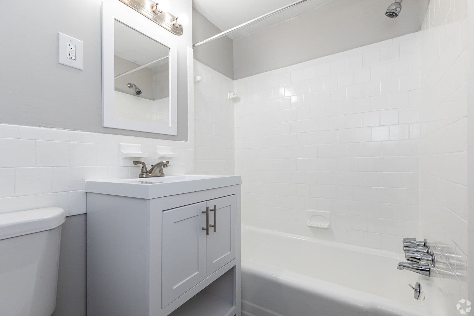 Suitland Apartment: 3215 Swann Rd