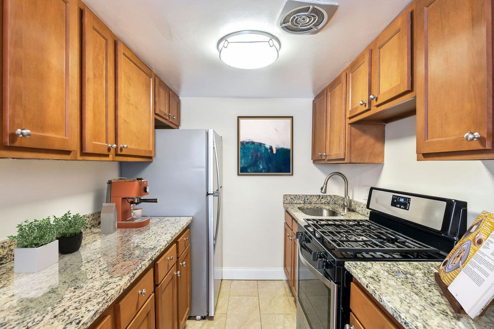 Suitland Apartment: 3220 Swann Rd
