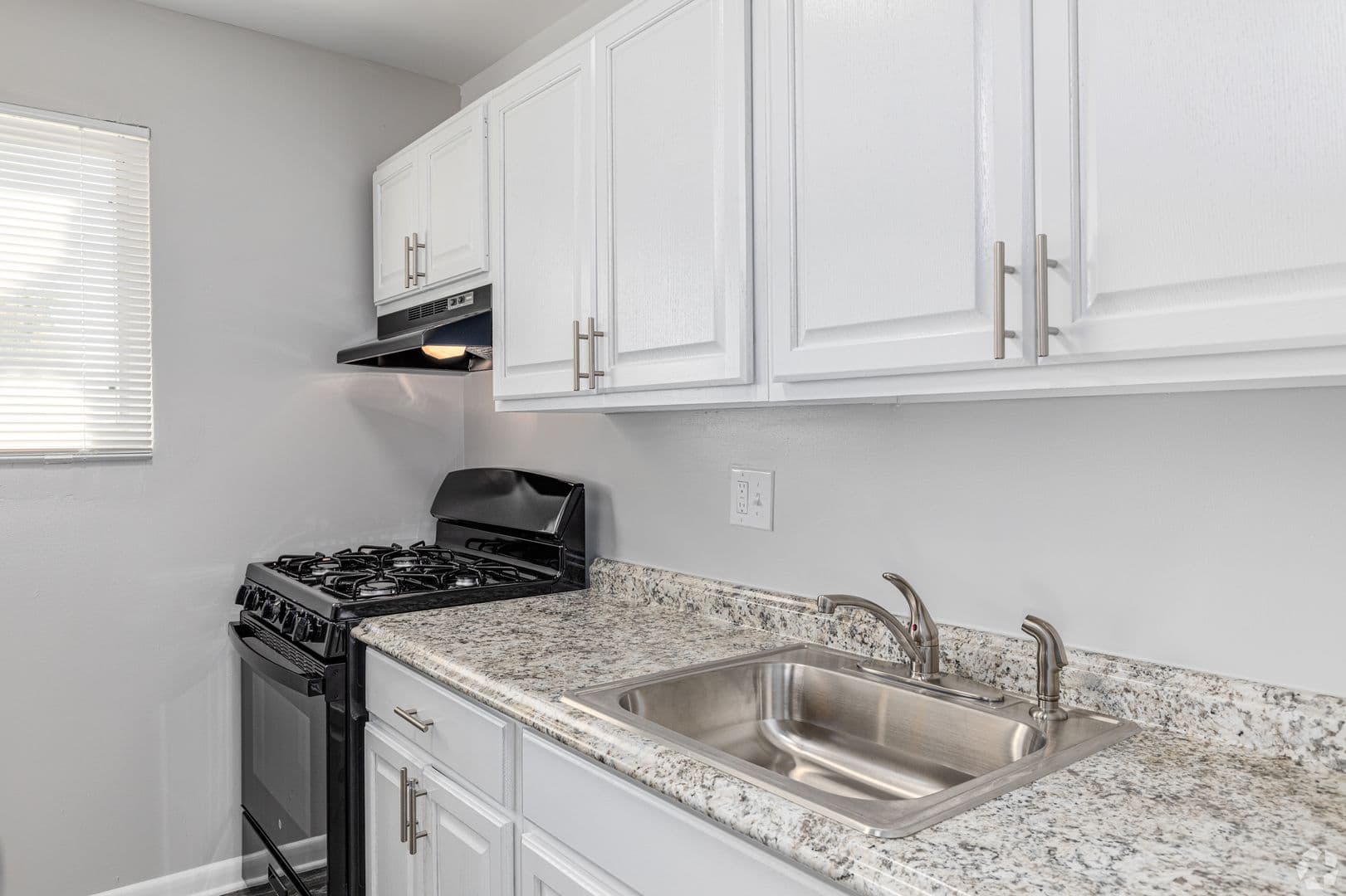 Suitland Apartment: 3215 Swann Rd
