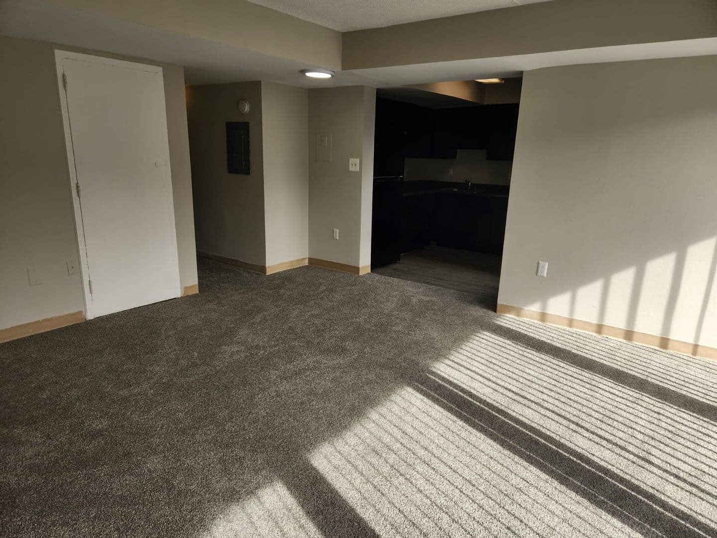 Capitol Heights Apartment: 6936 Walker Mill Rd.
