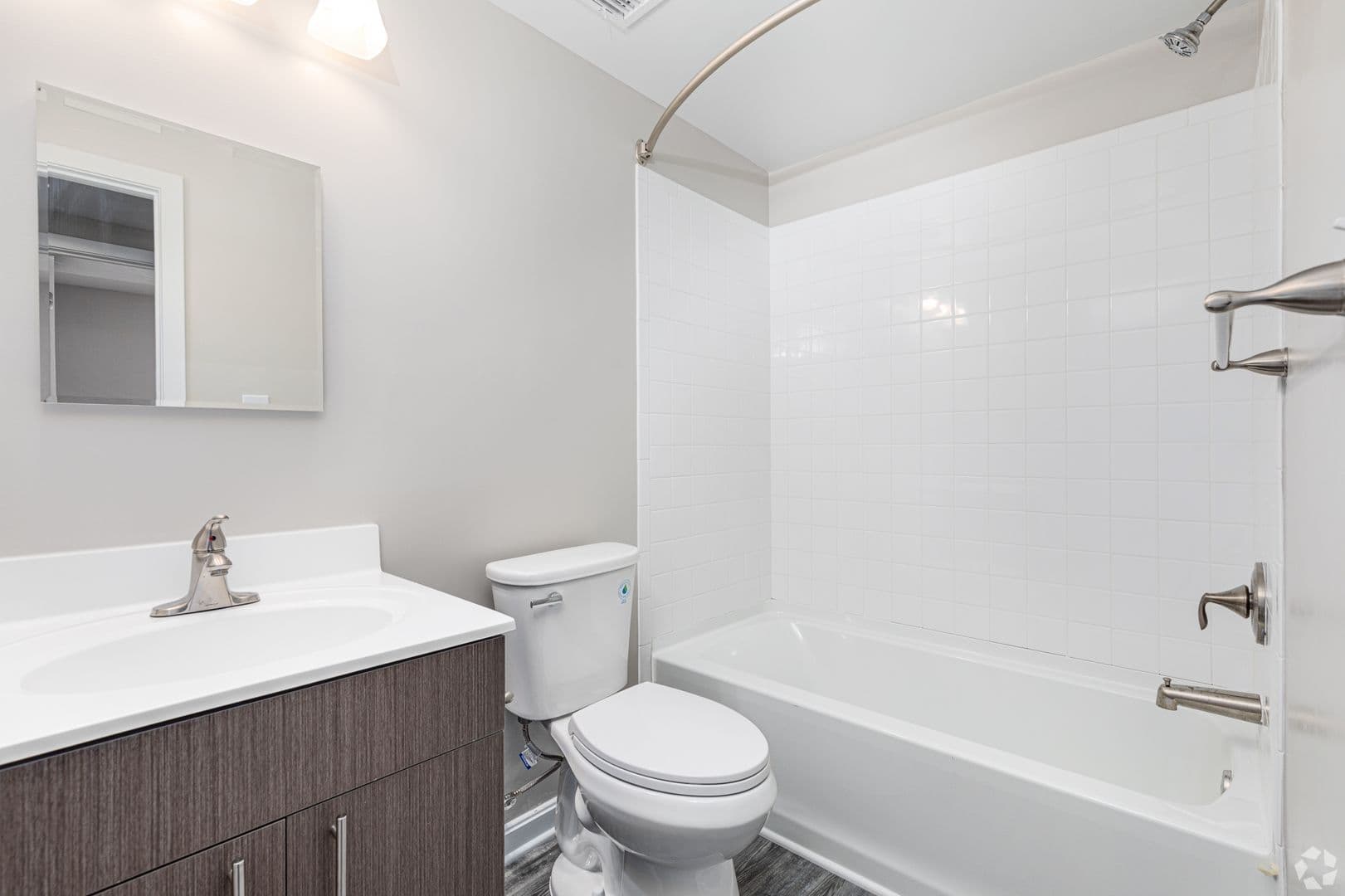 Suitland Apartment: 3215 Swann Rd