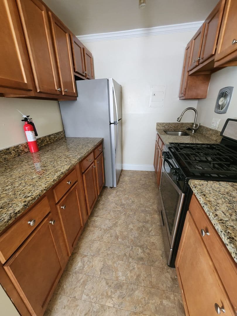 Suitland Apartment: 3220 Swann Rd