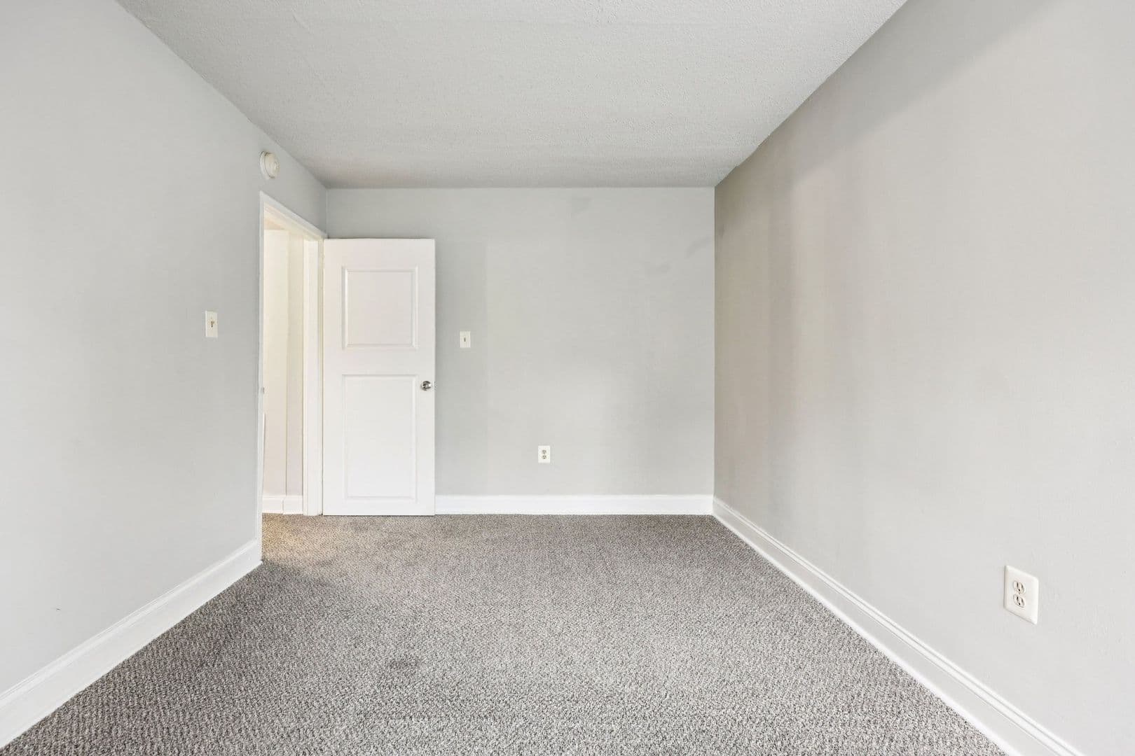 Capitol Heights Apartment: 6936 Walker Mill Rd.