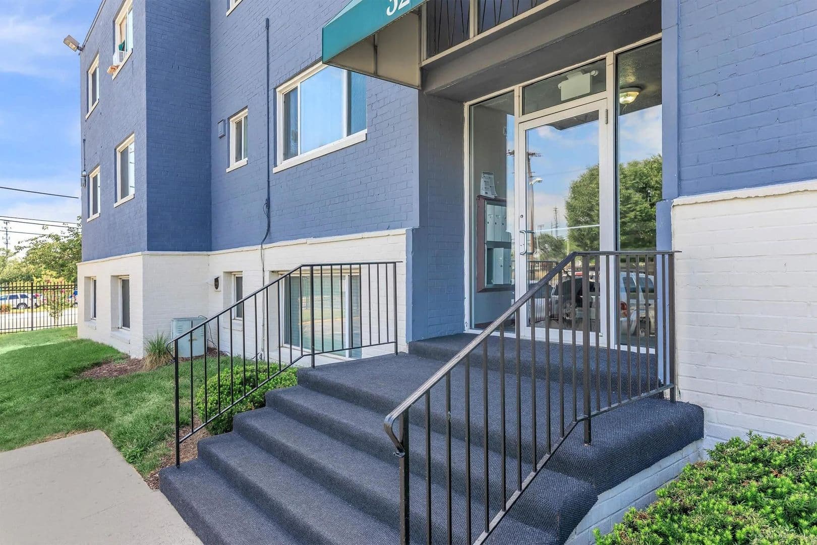 Suitland Apartment: 3215 Swann Rd