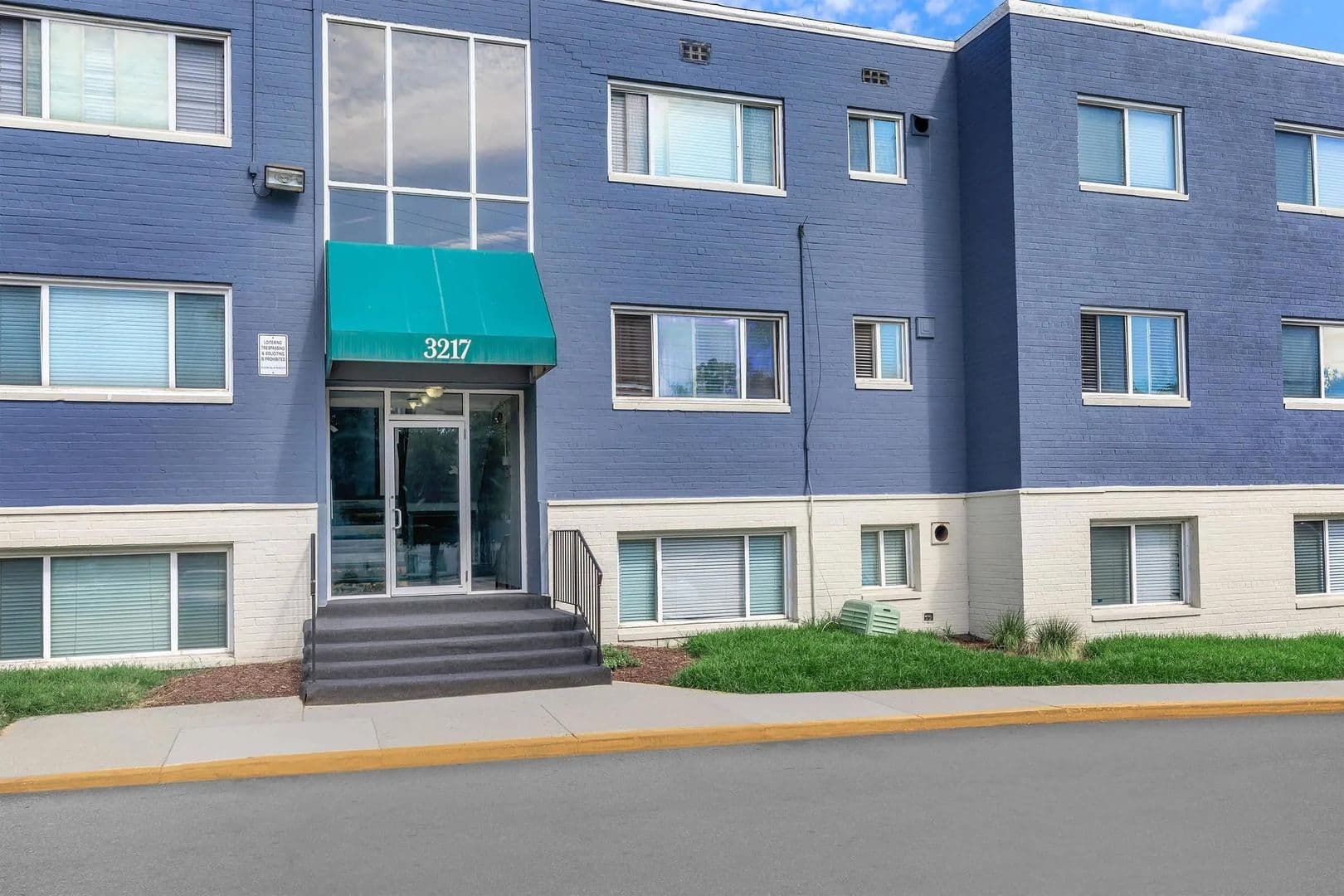 Suitland Apartment: 3215 Swann Rd