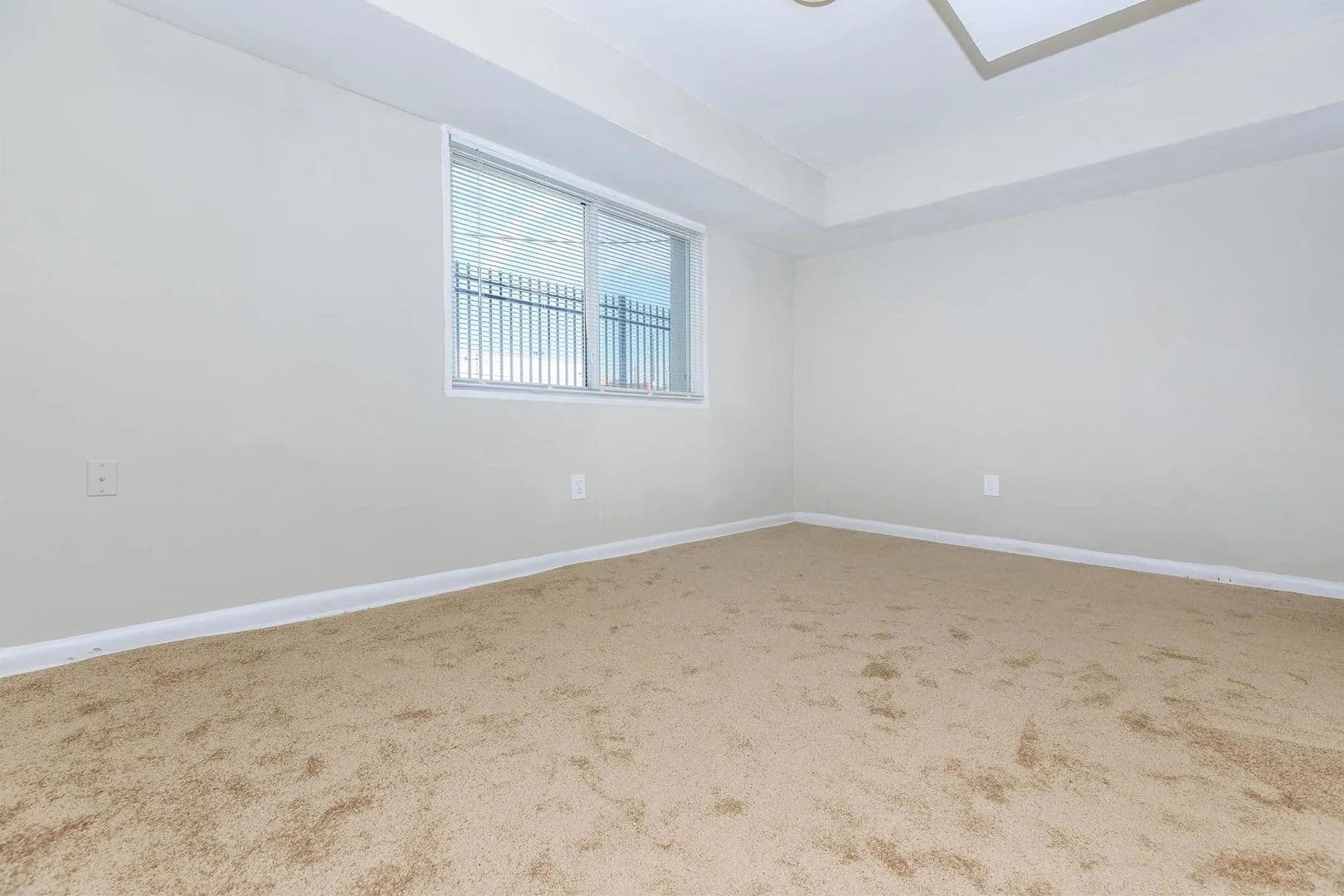 Suitland Apartment: 3215 Swann Rd