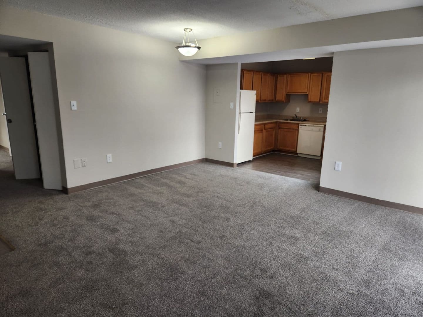 Capitol Heights Apartment: 6936 Walker Mill Rd.