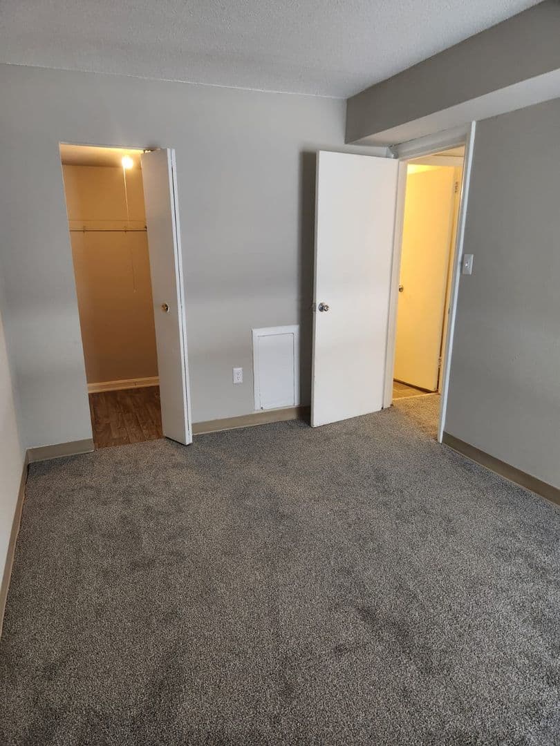 Capitol Heights Apartment: 6936 Walker Mill Rd.