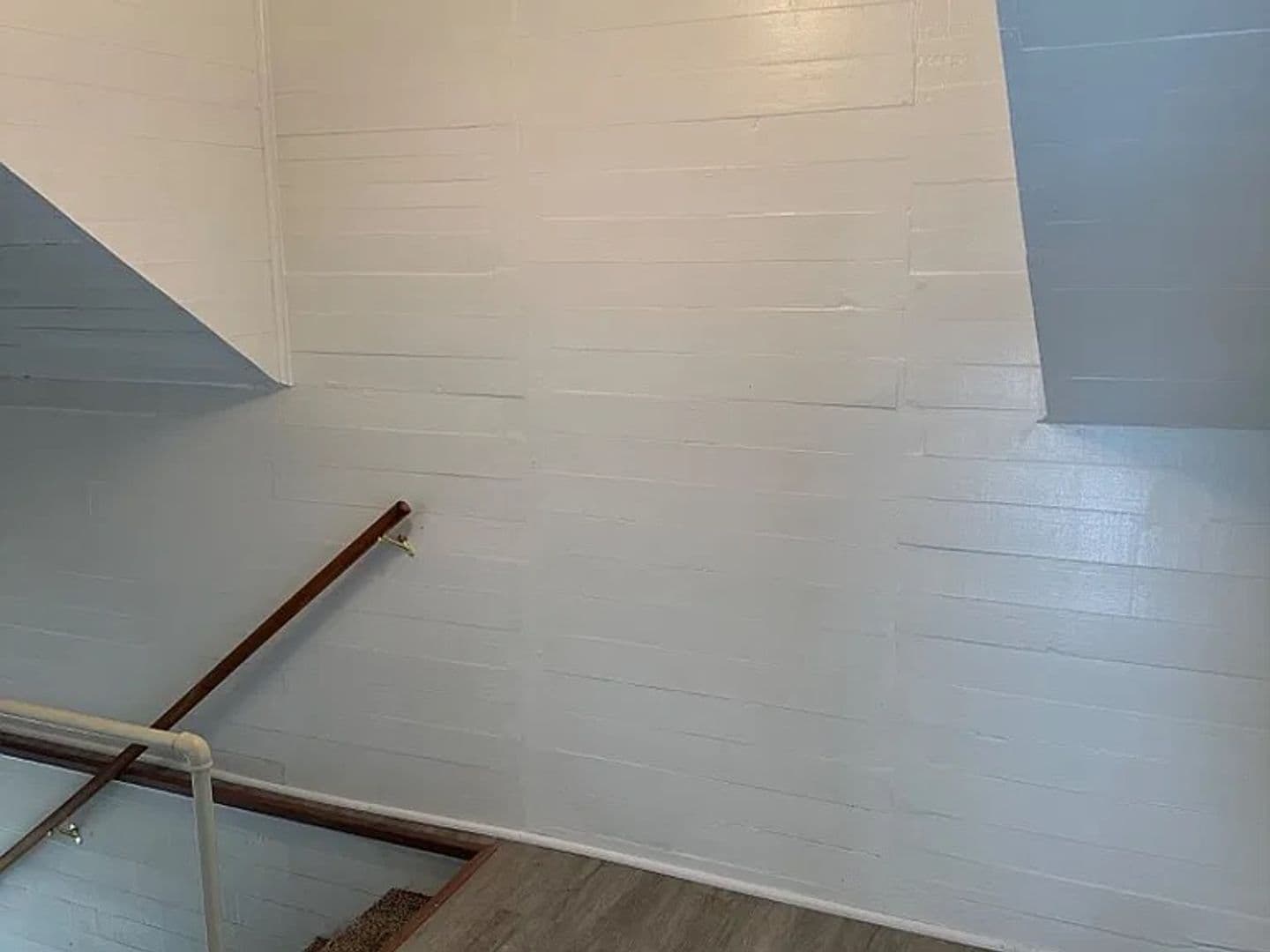 Marshfield Apartment: 814 4th E. St
