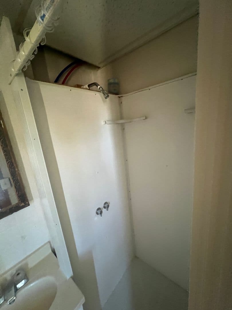 Spencer Apartment: 305 E Maple St
