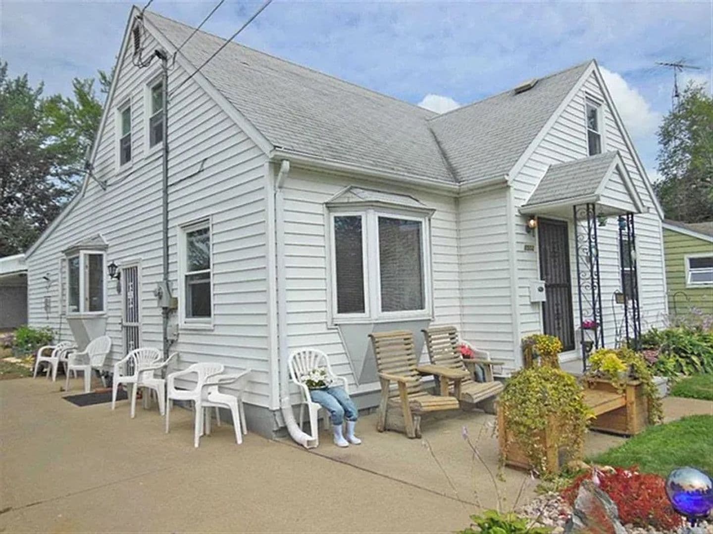 Marshfield House: 1502 S Chestnut Ave