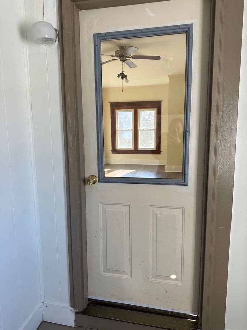 Greenwood Apartment: 208 South Andrews Ave