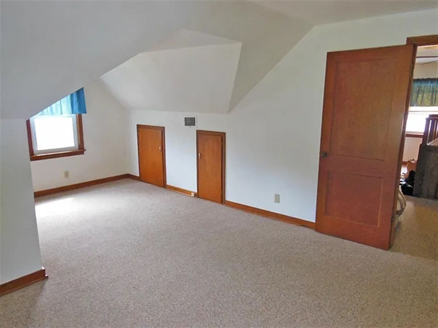 Marshfield House: 1502 S Chestnut Ave