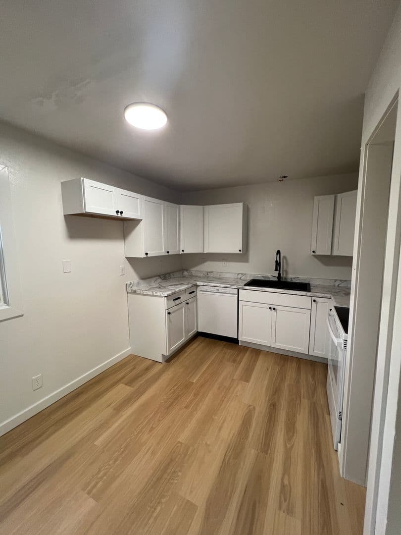 Schofield Apartment: 724-738 Ridgeland Avenue