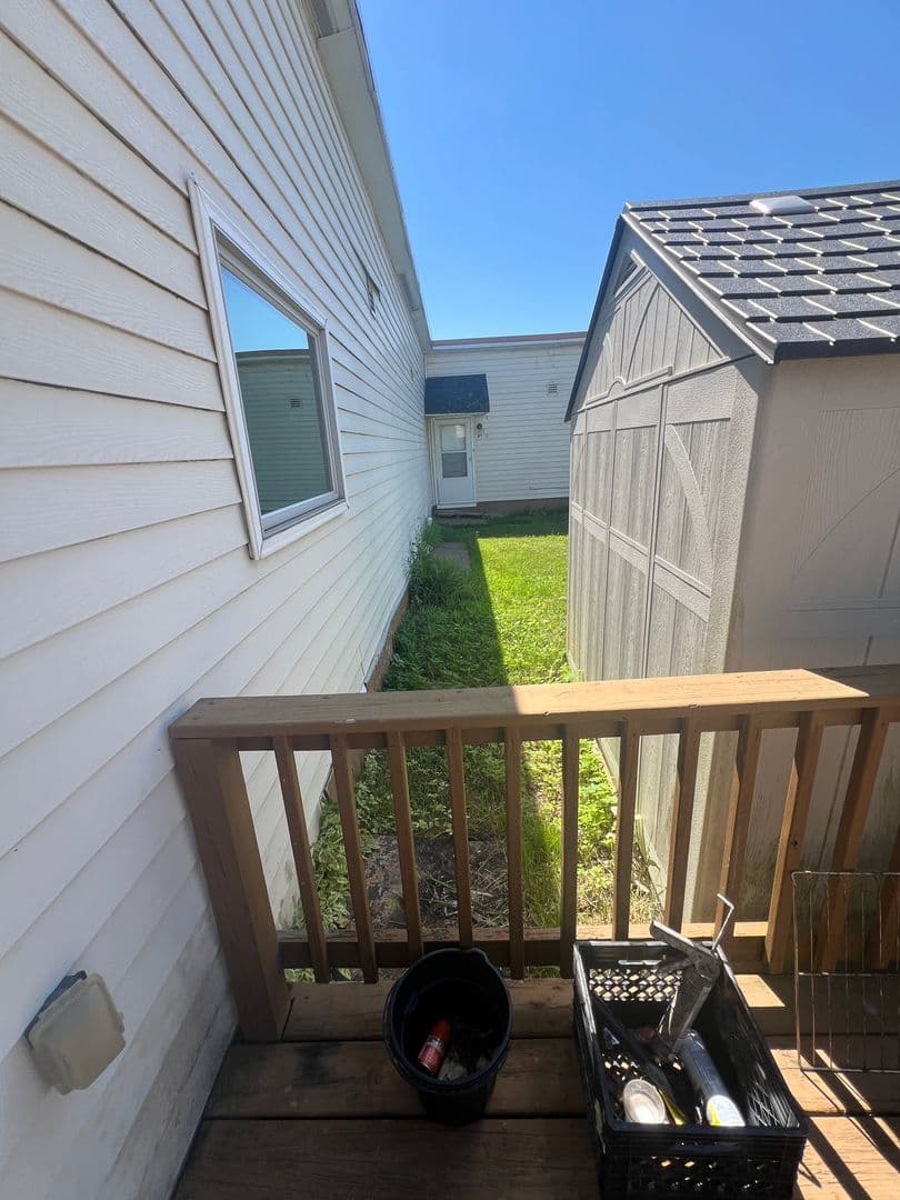 Spencer Apartment: 305 E Maple St