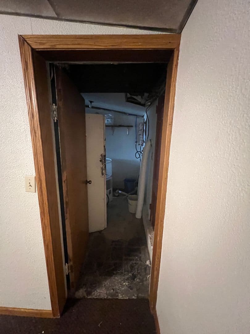 Spencer Apartment: 206 S Pacific St