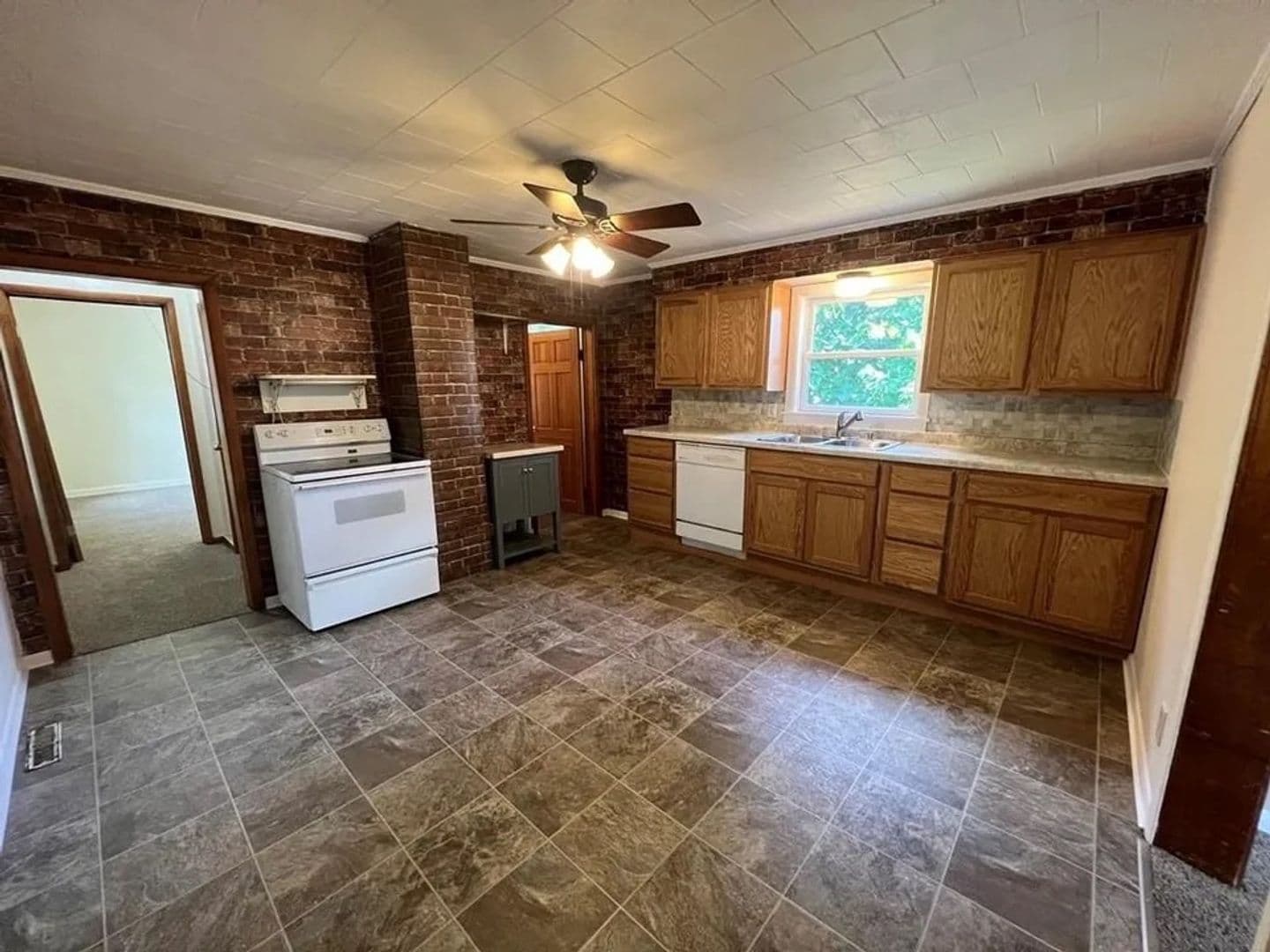 Merrill House: 808 Grand Avenue