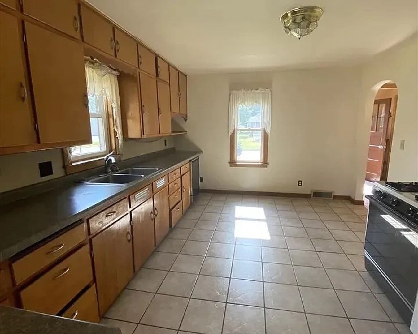 Merrill Apartment: 1200 E 2nd Street