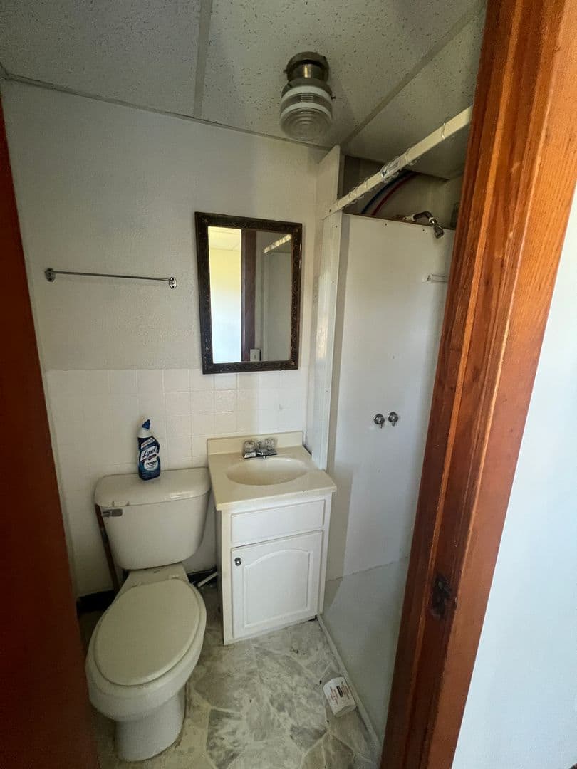 Spencer Apartment: 305 E Maple St