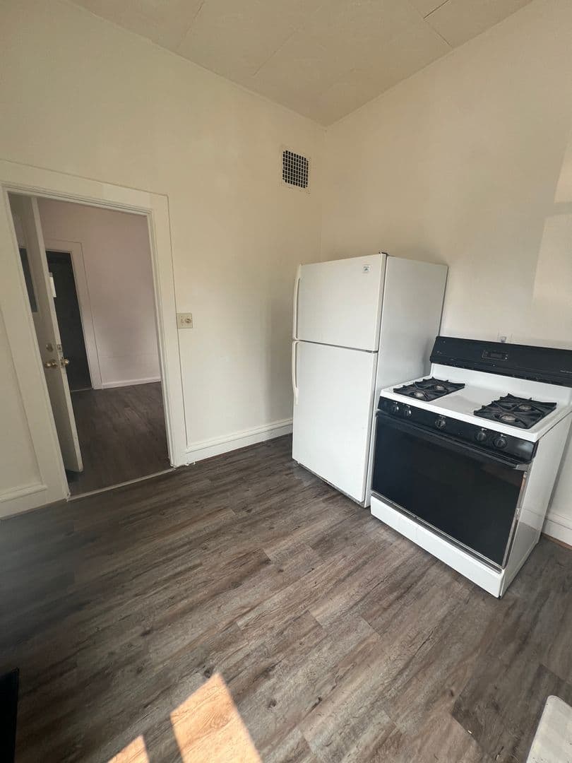 Marion Apartment: 710 North Main Street