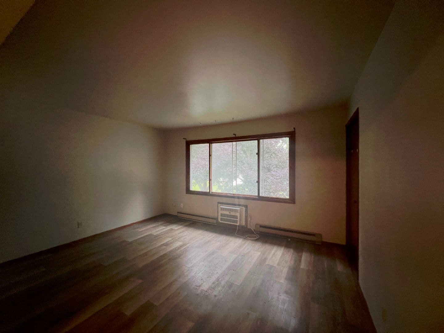 Wausau Apartment: 909 Genrich St