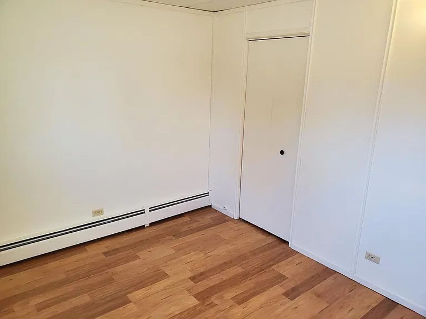 Schofield Apartment: 3614 Sternberg Avenue