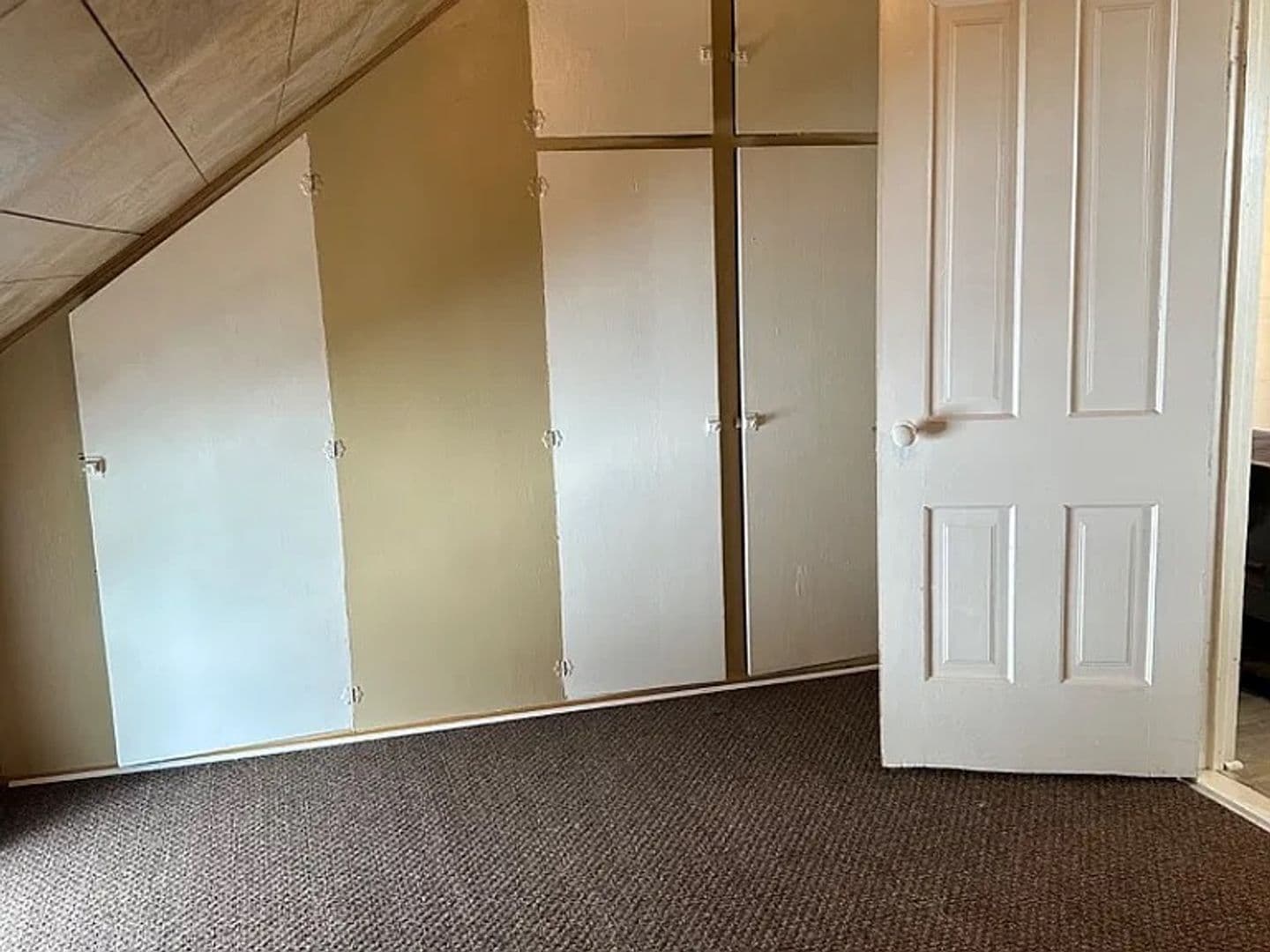 Marshfield Apartment: 814 4th E. St