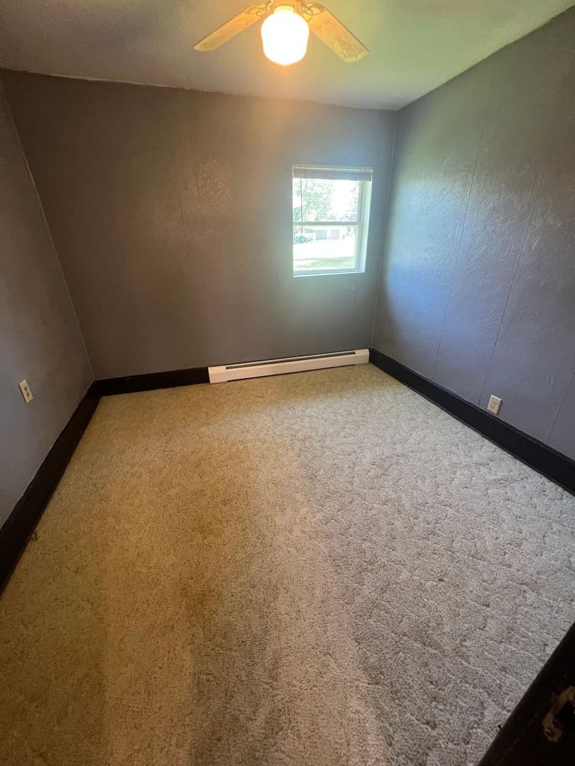 Marshfield House: 208 E 14th St