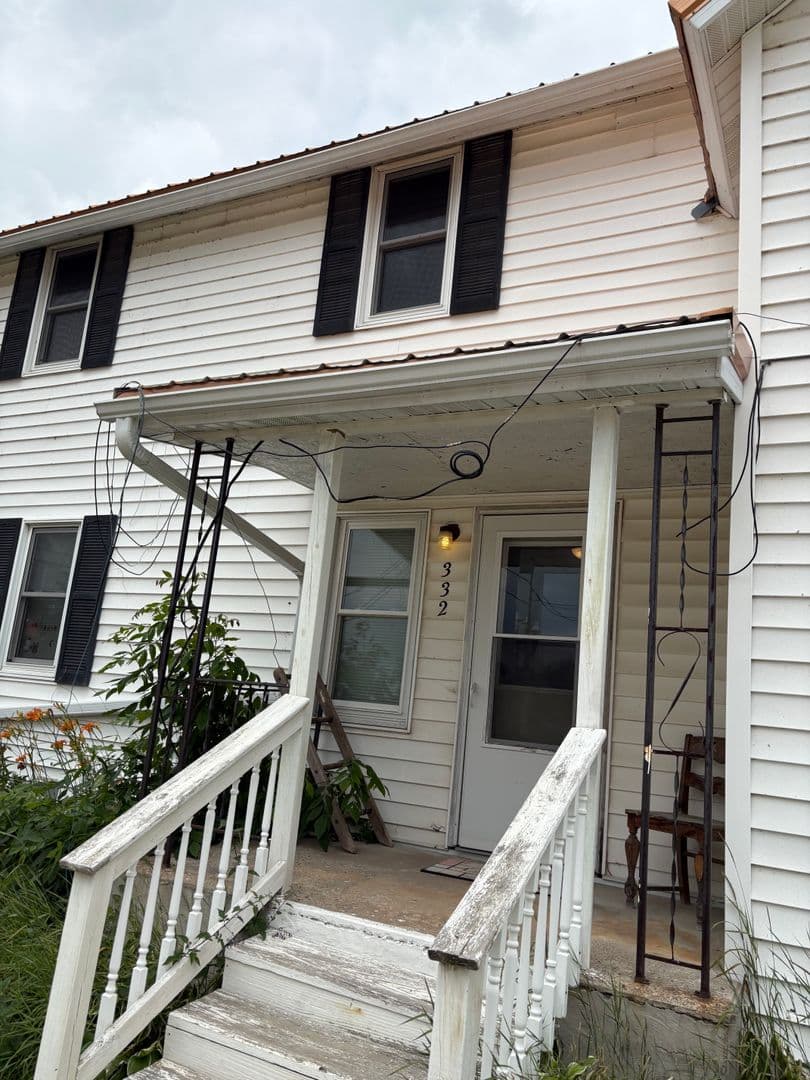 Tigerton Apartment: 332 Cedar Street