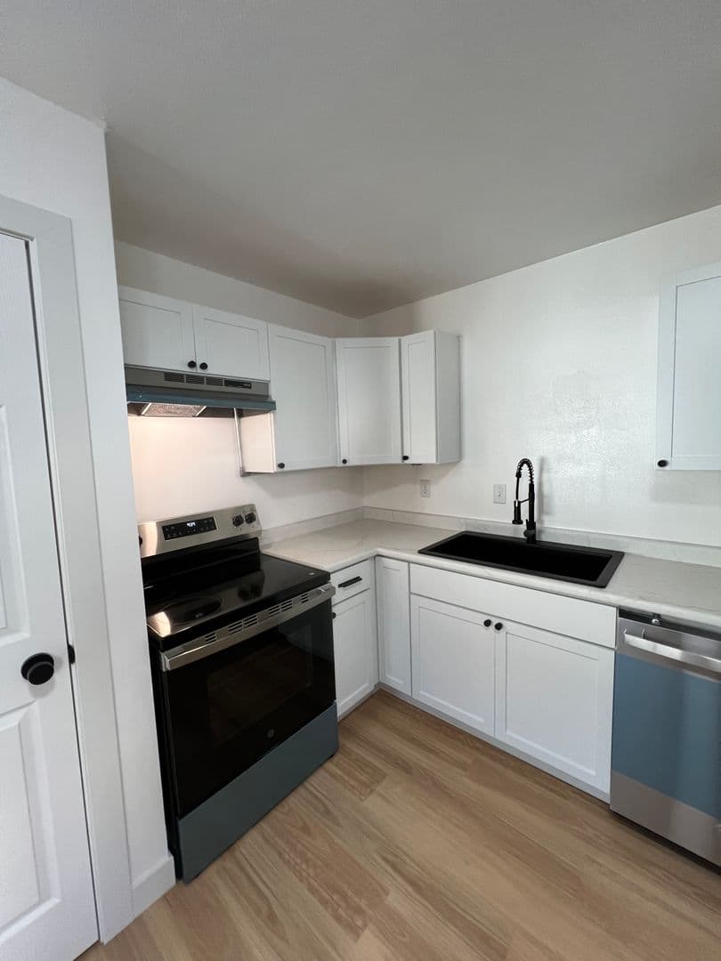 Schofield Apartment: 724-738 Ridgeland Avenue