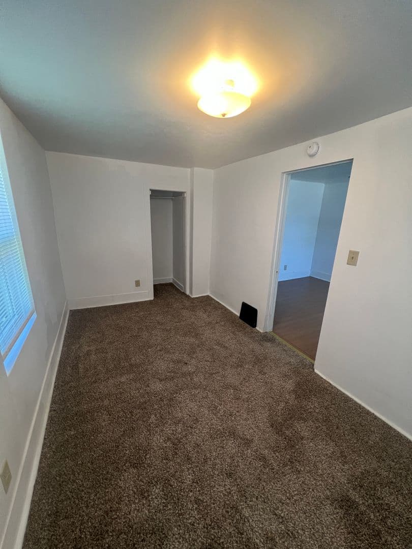 Marshfield House: 206 E 14th St