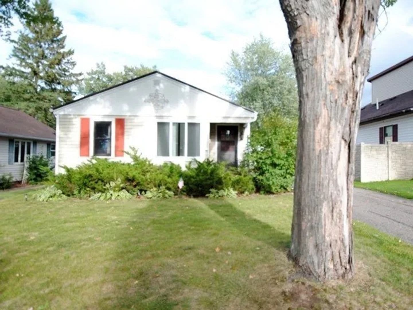 Marshfield House: 1411 S Prospect Ave
