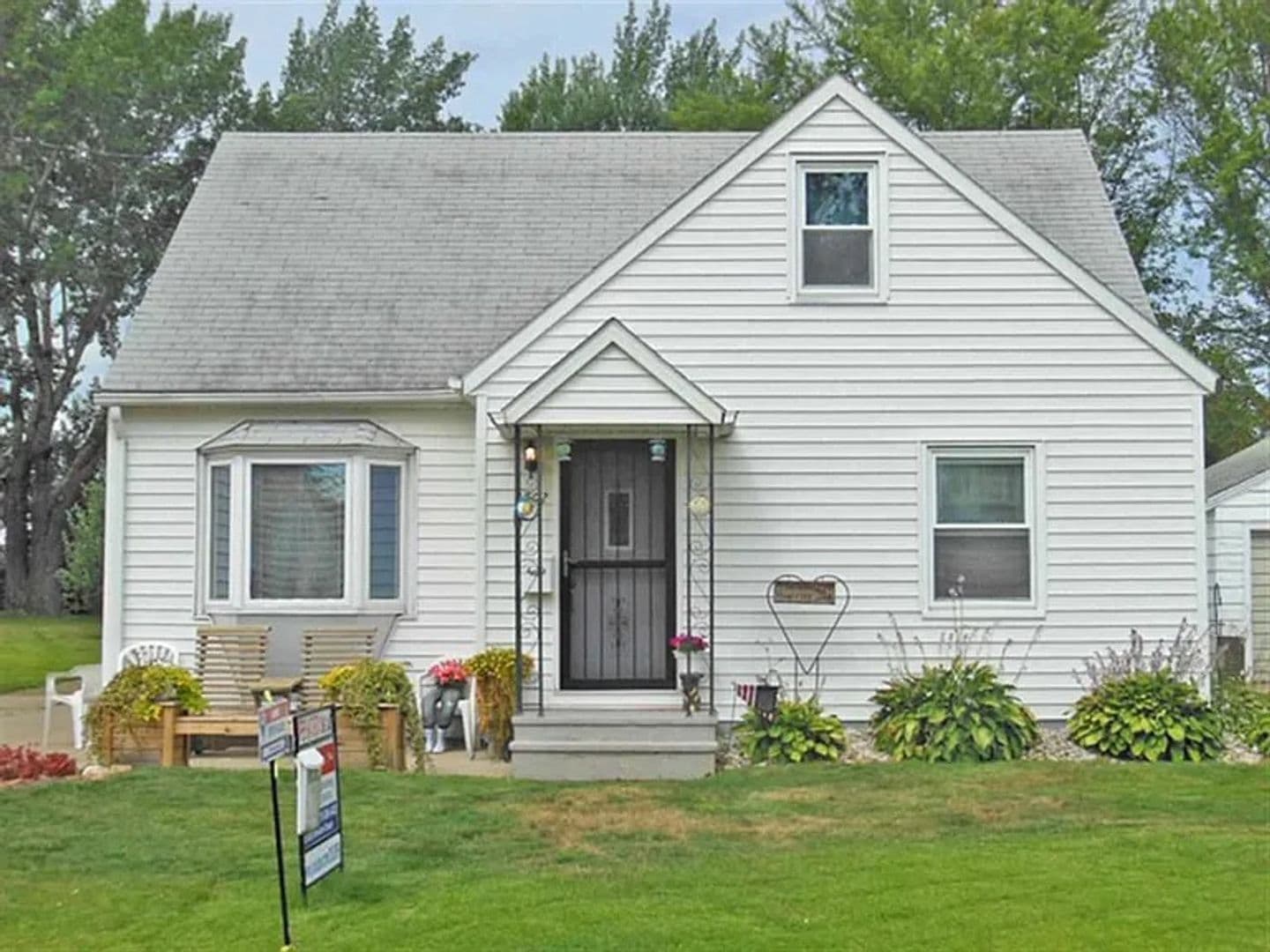 Marshfield House: 1502 S Chestnut Ave