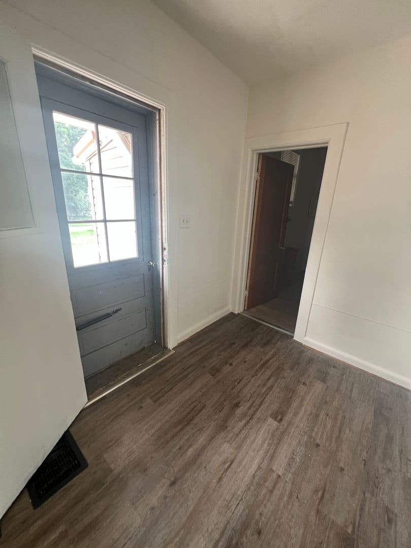 Marion Apartment: 710 North Main Street