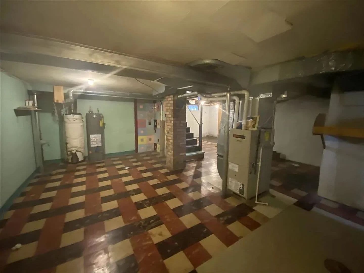 Merrill Apartment: 1200 E 2nd Street
