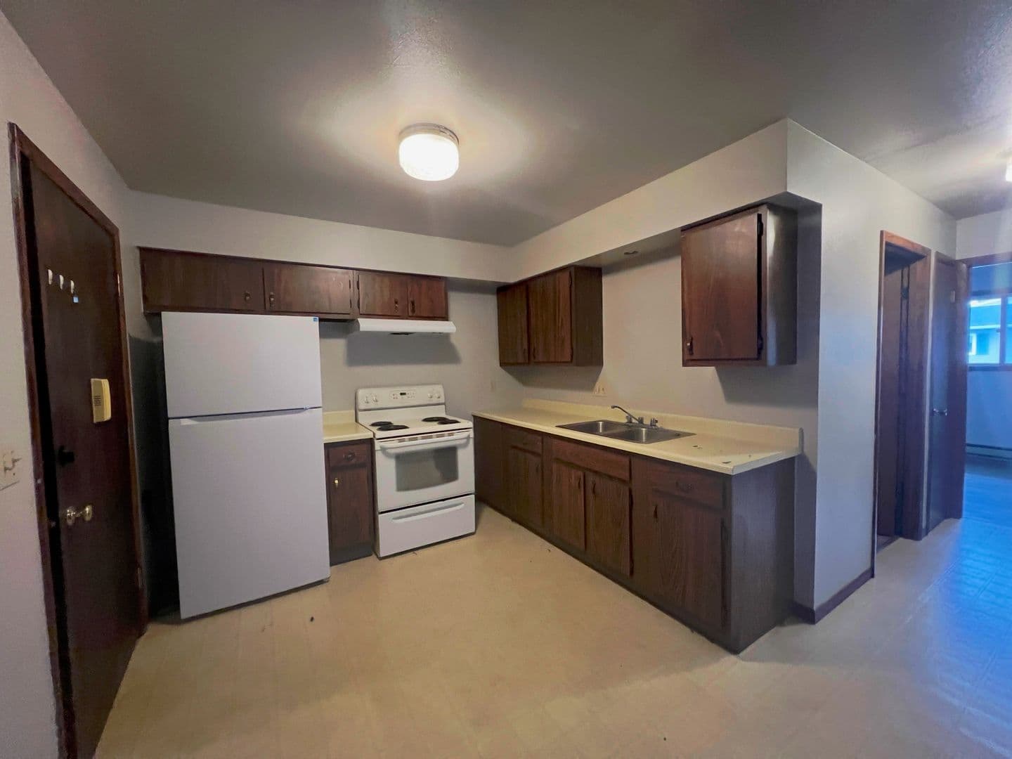 Wausau Apartment: 909 Genrich St