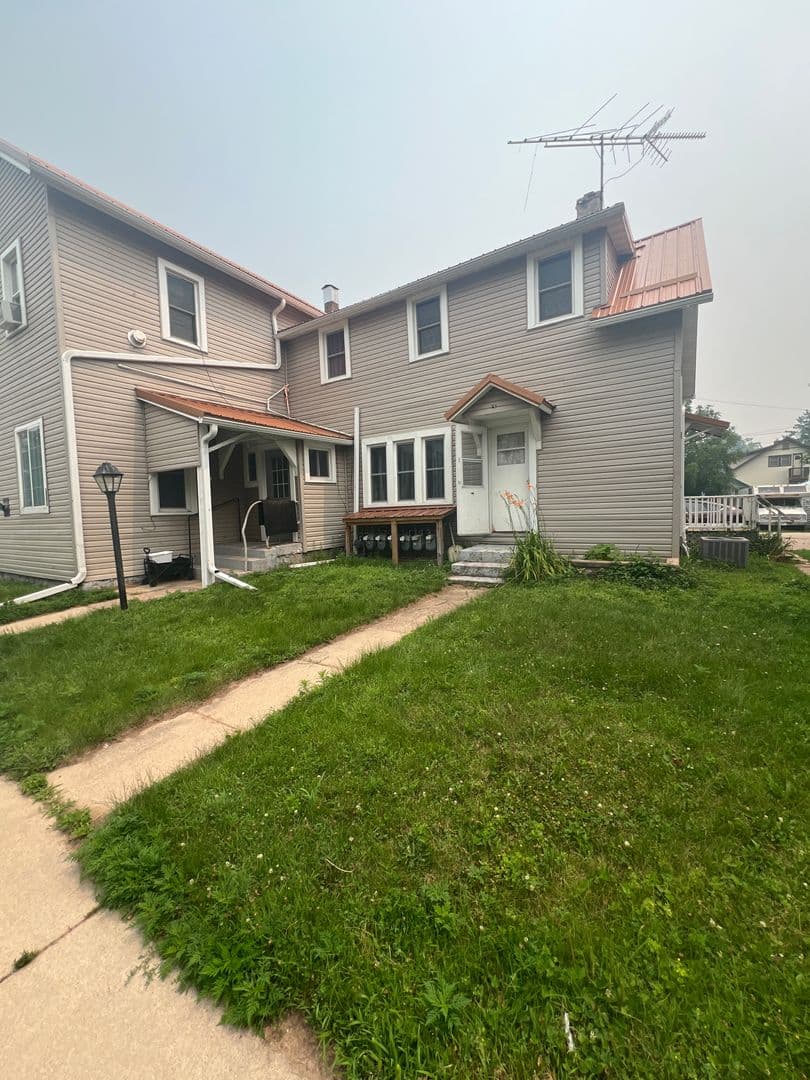 Marion Apartment: 710 North Main Street