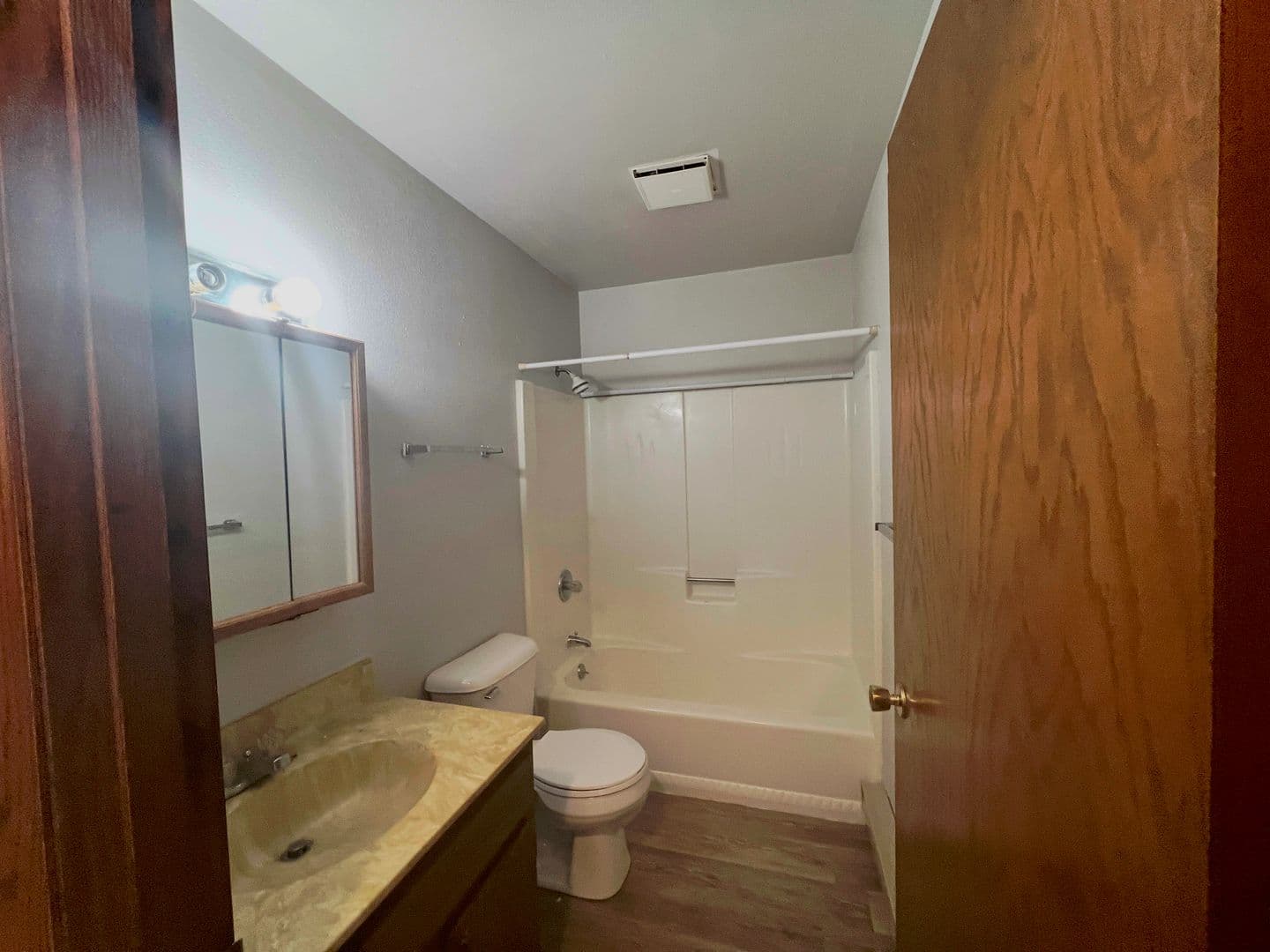 Wausau Apartment: 909 Genrich St