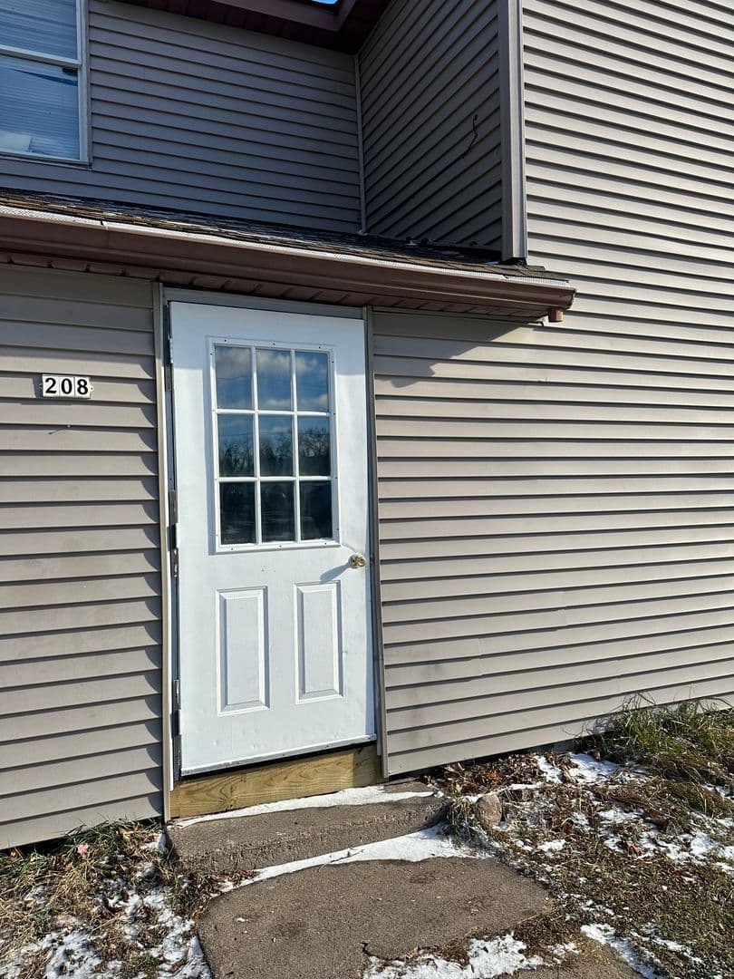 Greenwood Apartment: 208 South Andrews Ave