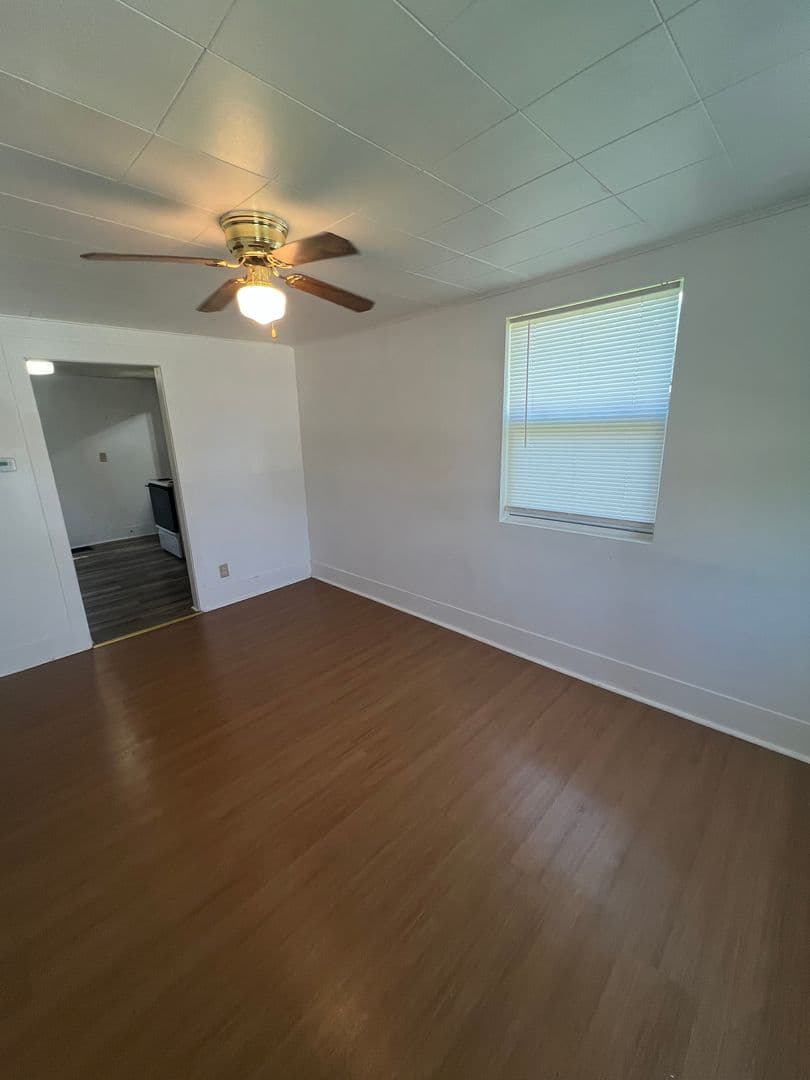 Marshfield House: 206 E 14th St