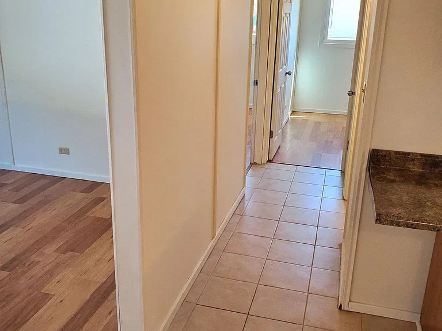 Schofield Apartment: 3614 Sternberg Avenue