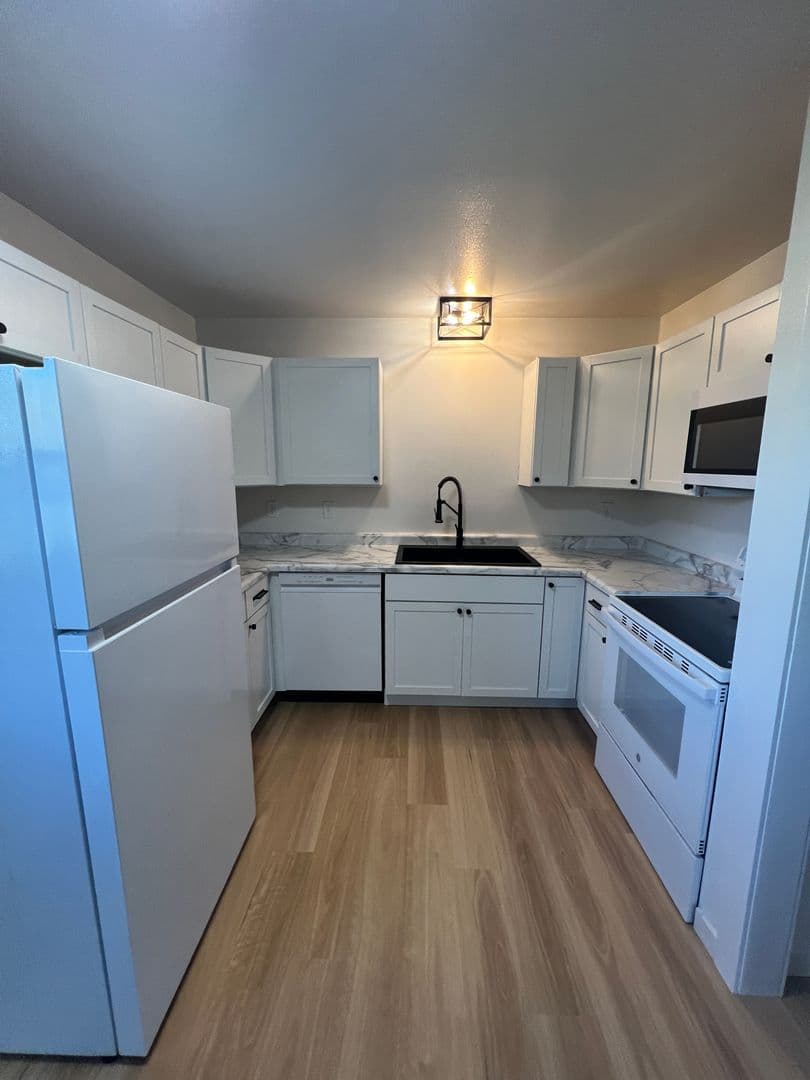 Schofield Apartment: 724-738 Ridgeland Avenue