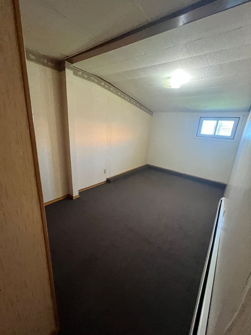 Spencer Apartment: 206 S Pacific St