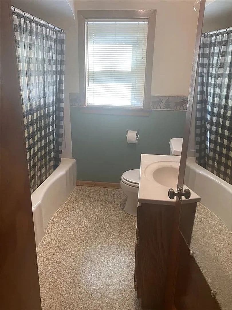Merrill Apartment: 1200 E 2nd Street