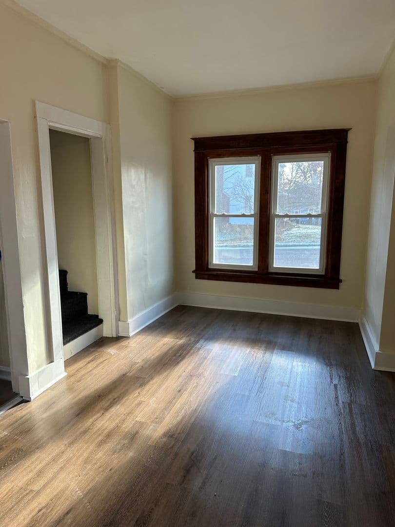Greenwood Apartment: 208 South Andrews Ave